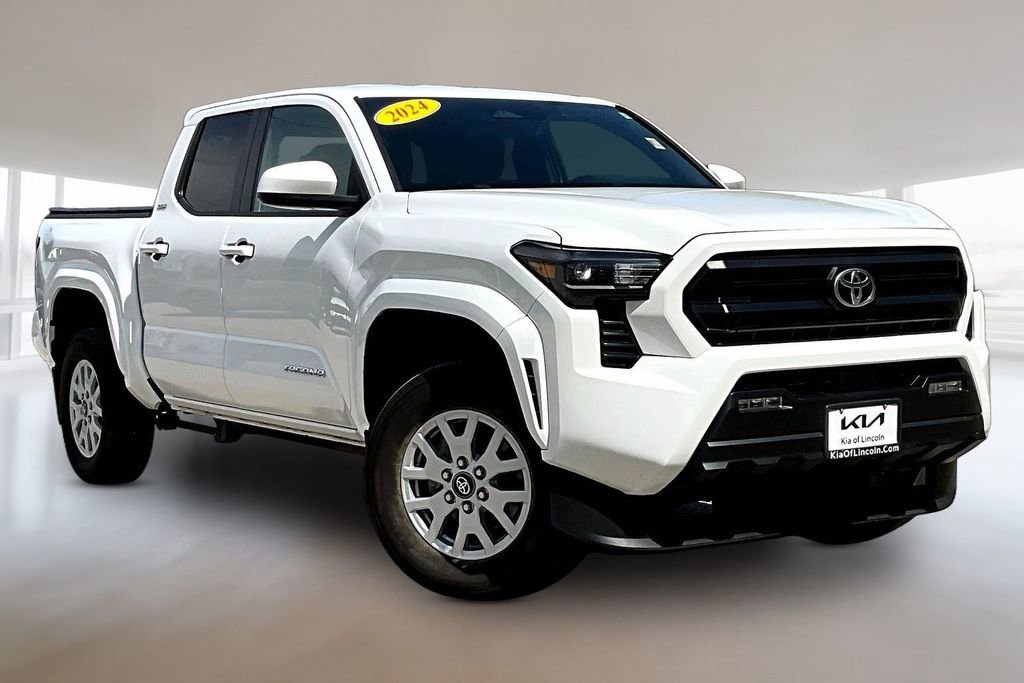 Used 2024 Toyota Tacoma SR5 AWD/4WD image 3