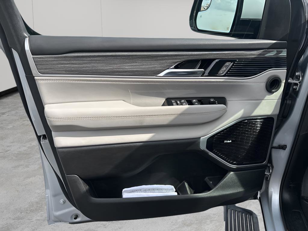 Used 2022 Jeep Wagoneer Series III w/ Premium Group I image 24