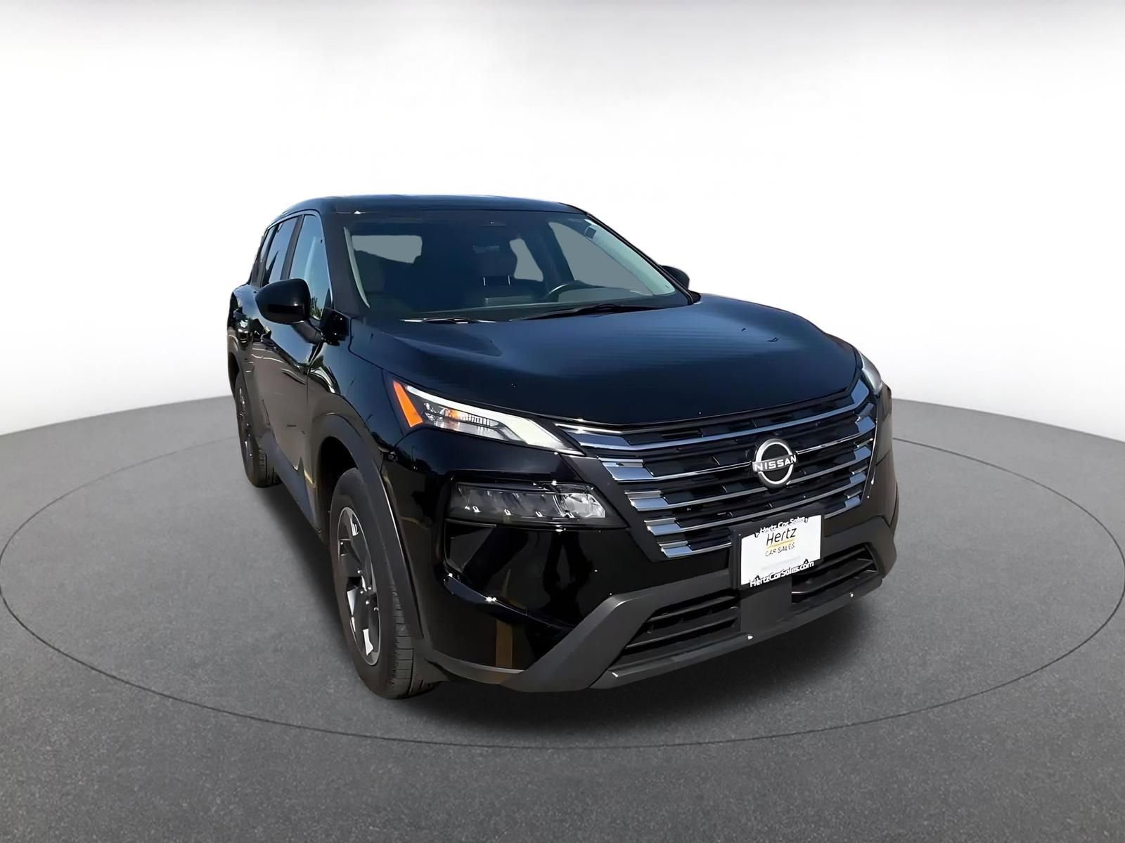 Used 2025 Nissan Rogue SV AWD/4WD image 3