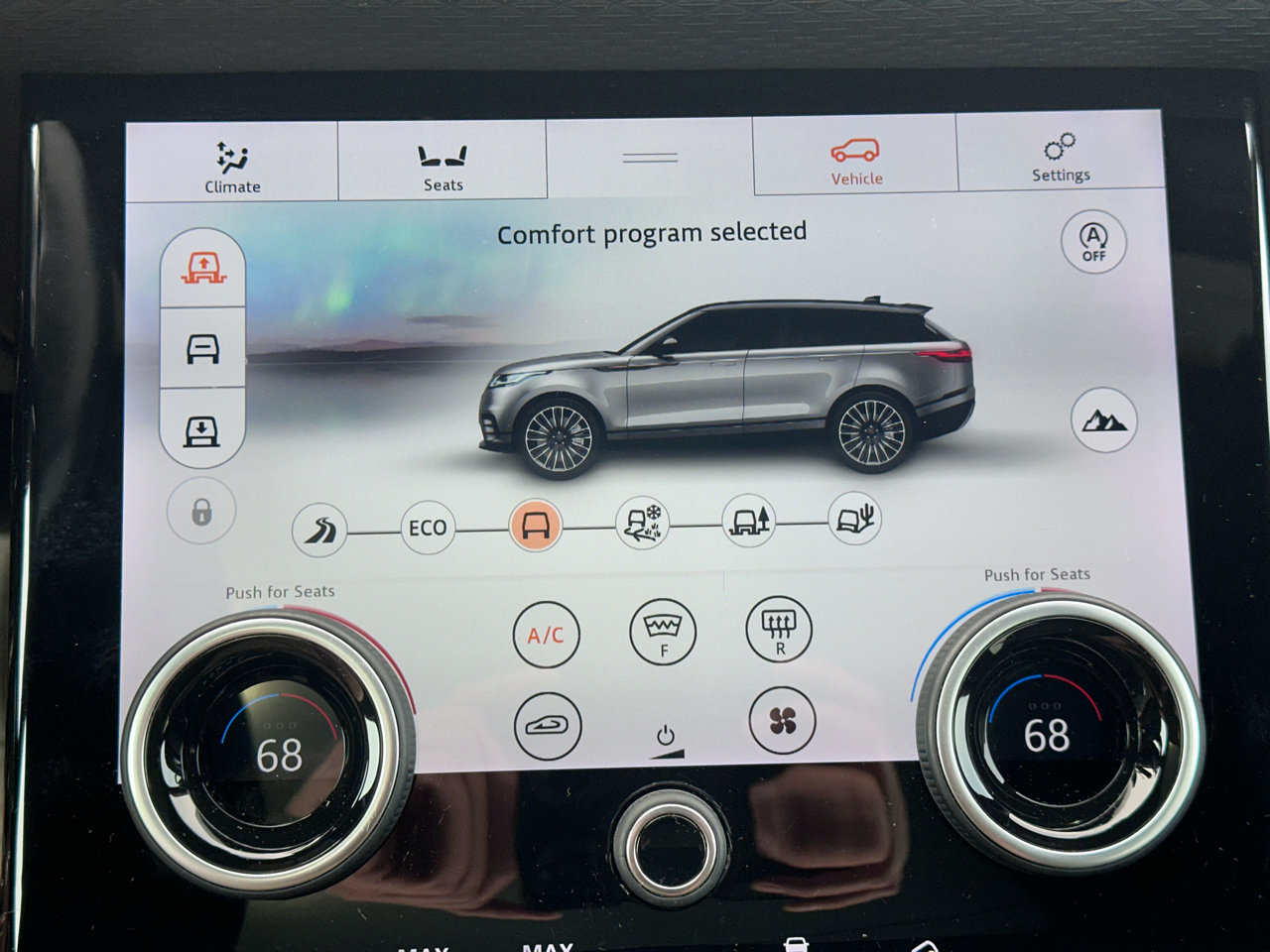 Used 2018 Land Rover Range Rover Velar R-Dynamic SE image 28