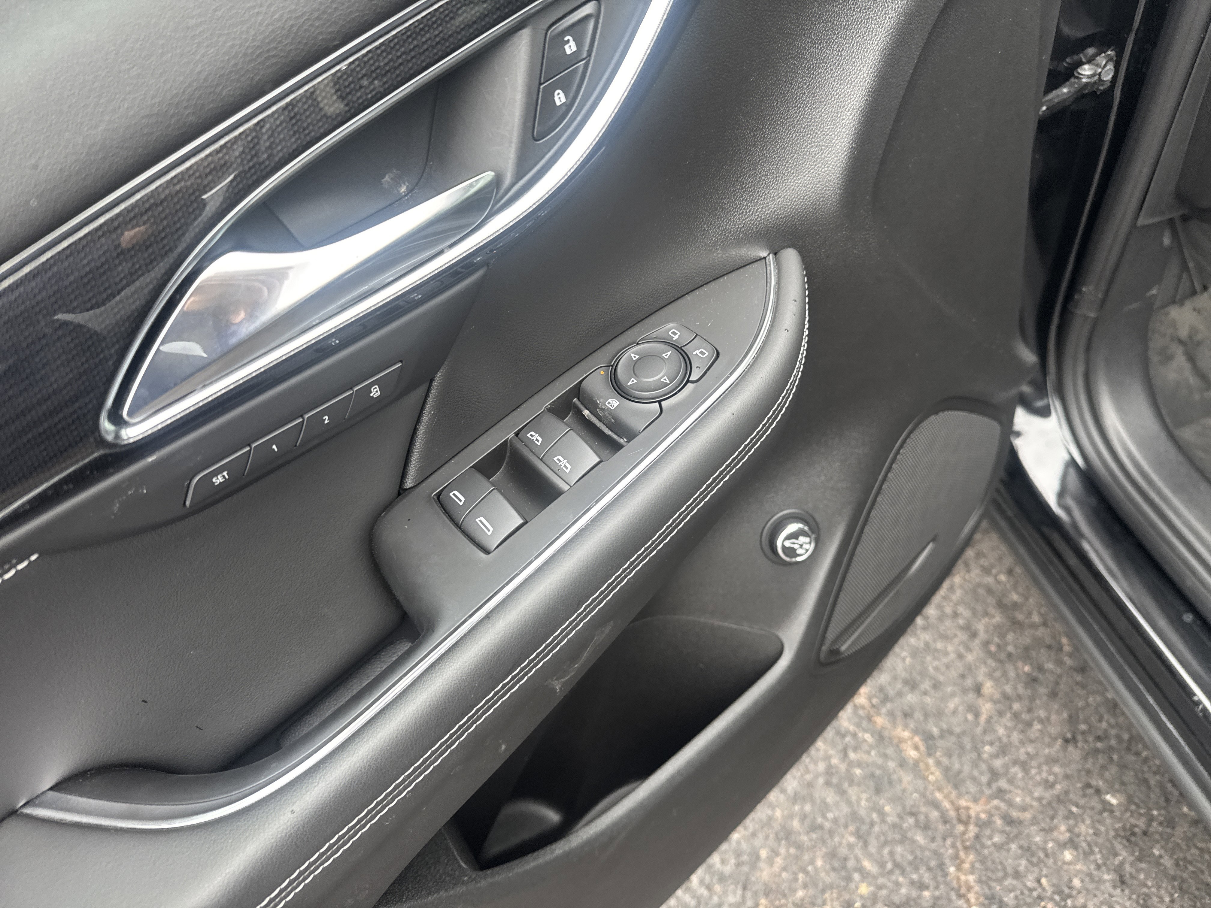 Used 2023 Buick Envision Essence AWD/4WD image 16