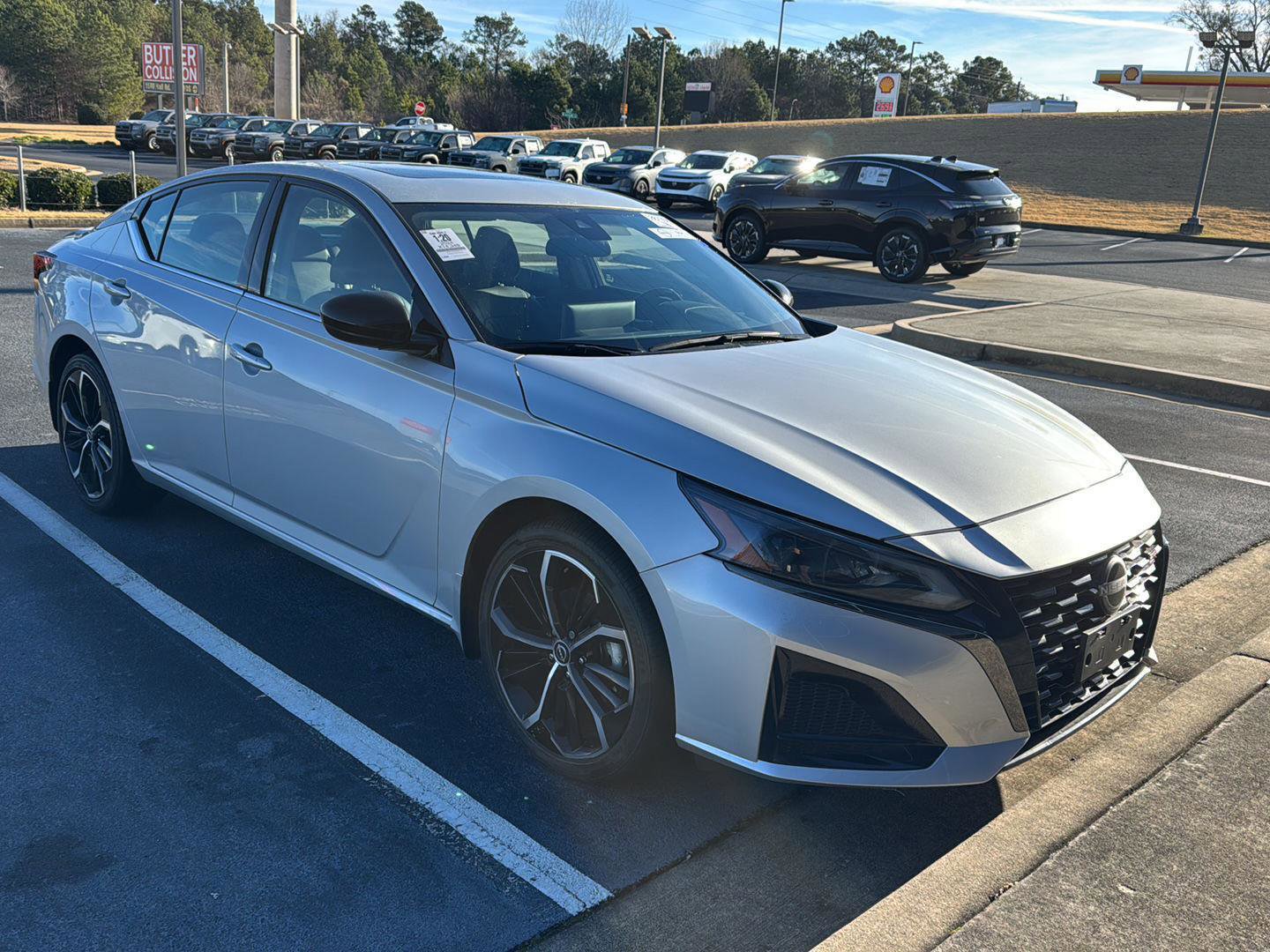 Used 2024 Nissan Altima 2.5 SR w/ SR Premium Package image 5