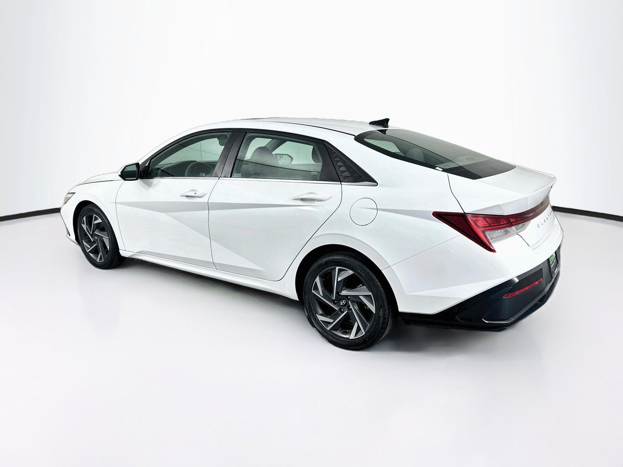 Used 2025 Hyundai Elantra SEL FWD image 5