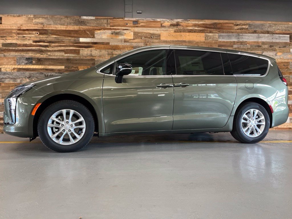 New 2027 Chrysler Pacifica Select FWD image 46