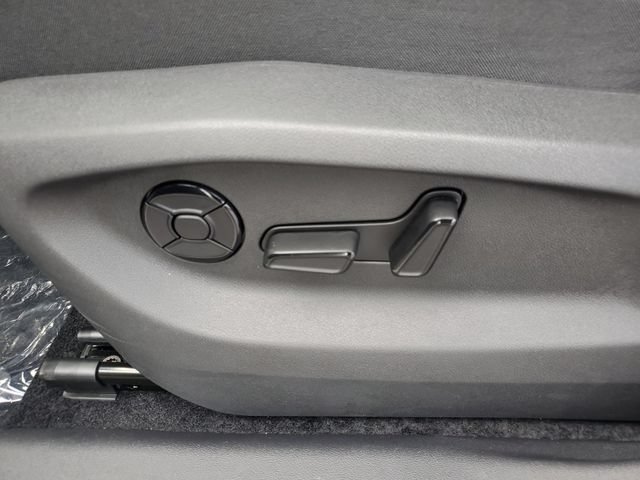 New 2026 Volkswagen Tiguan SE R-Line AWD/4WD image 18