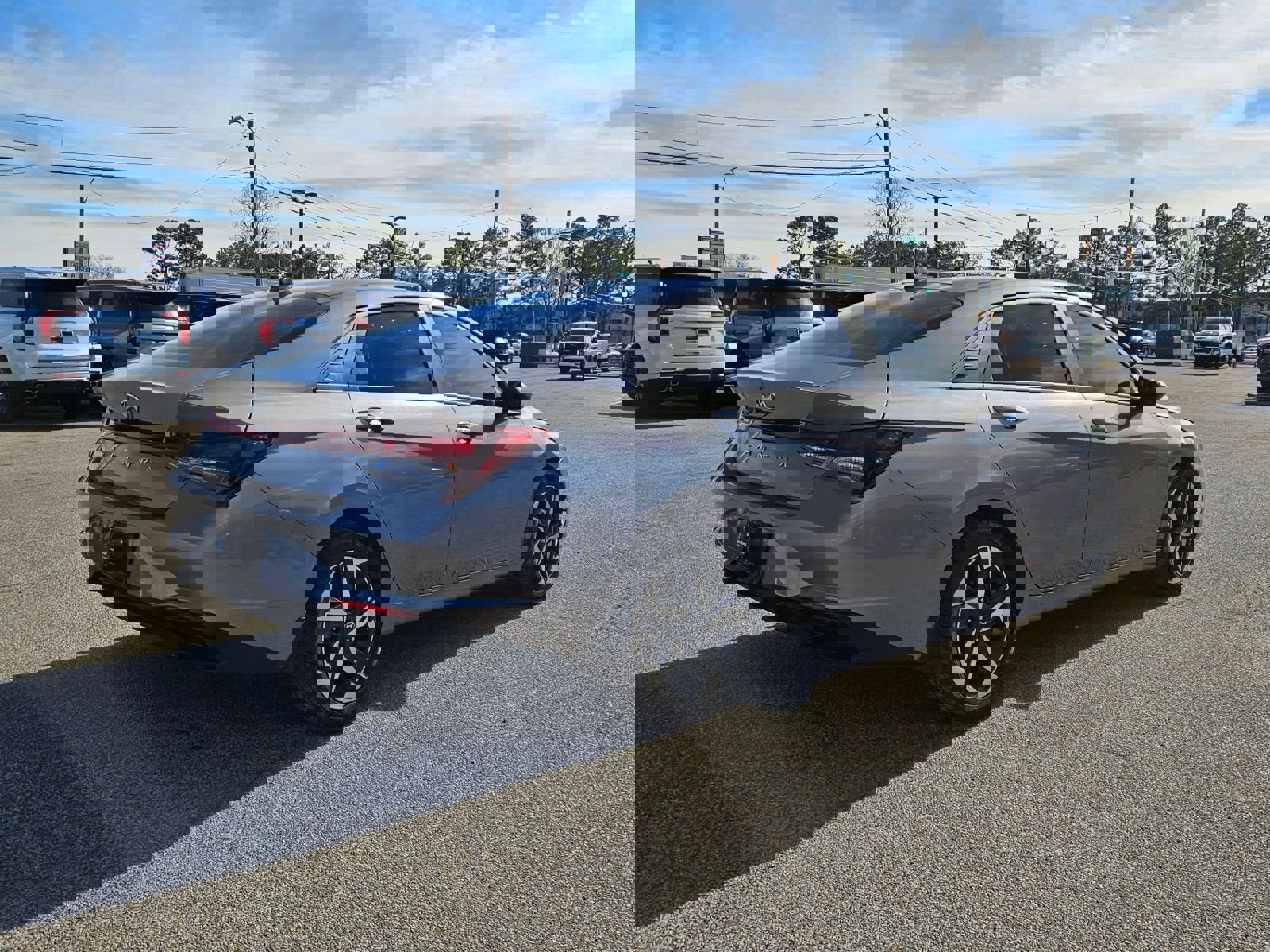 Used 2023 Hyundai Elantra SEL w/ Convenience Package image 6