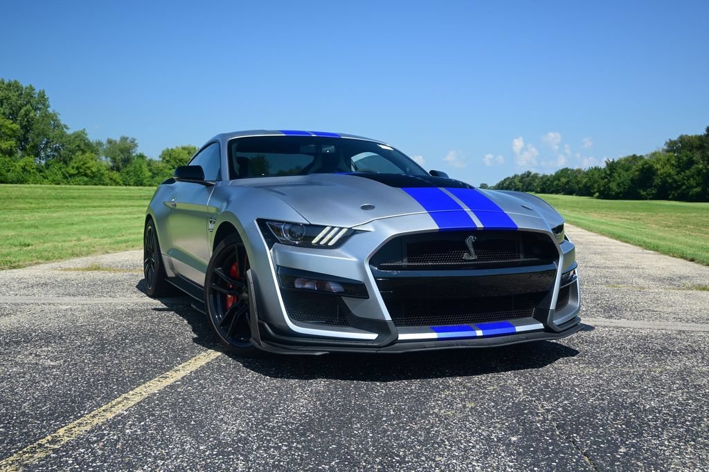 Used 2022 Ford Mustang Shelby GT500 w/ Technology Package RWD image 3
