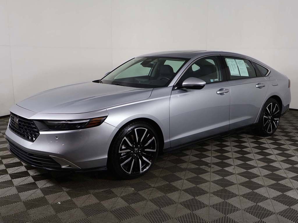 Used 2024 Honda Accord Touring image 3