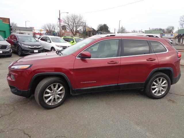 Used 2017 Jeep Cherokee Limited AWD/4WD image 3