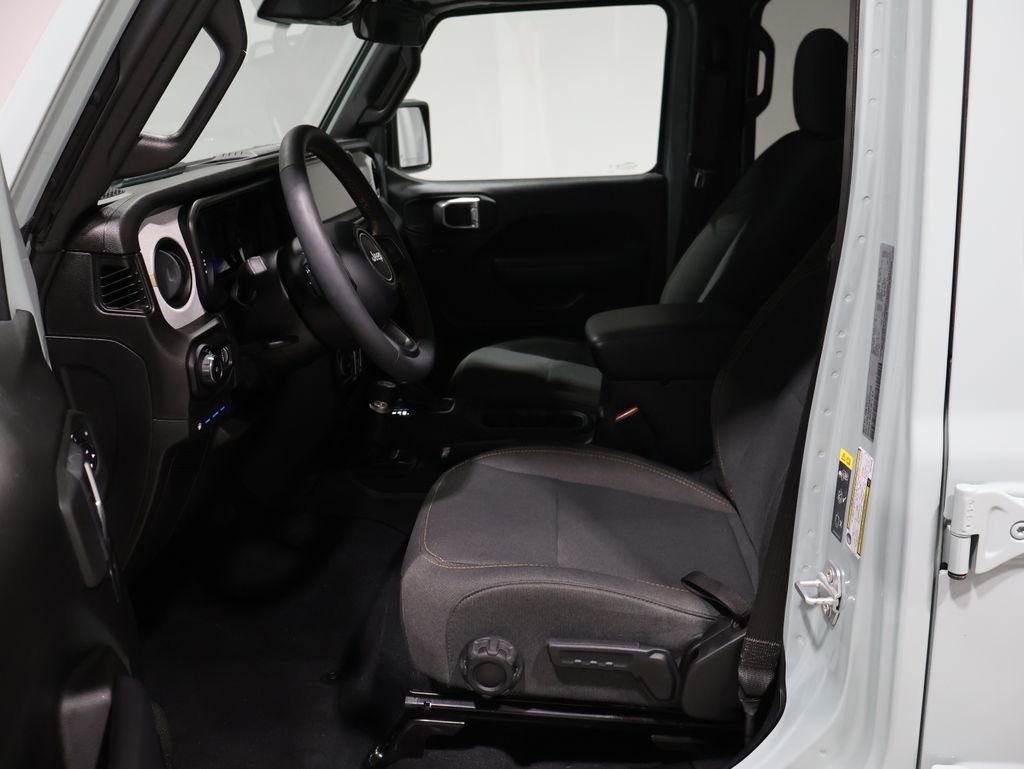 Used 2024 Jeep Wrangler Unlimited w/ Convenience Group image 11