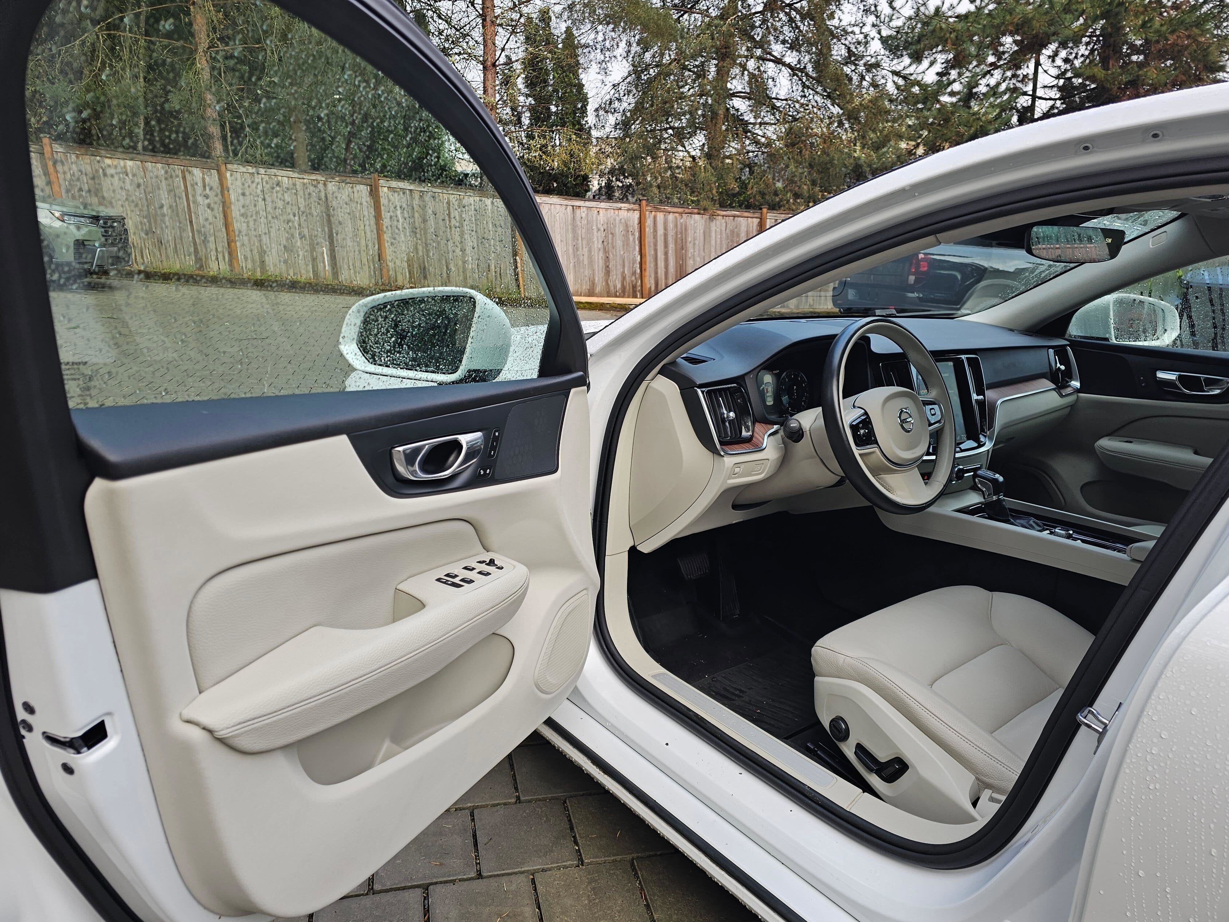 Used 2020 Volvo S60 T5 Momentum FWD image 19