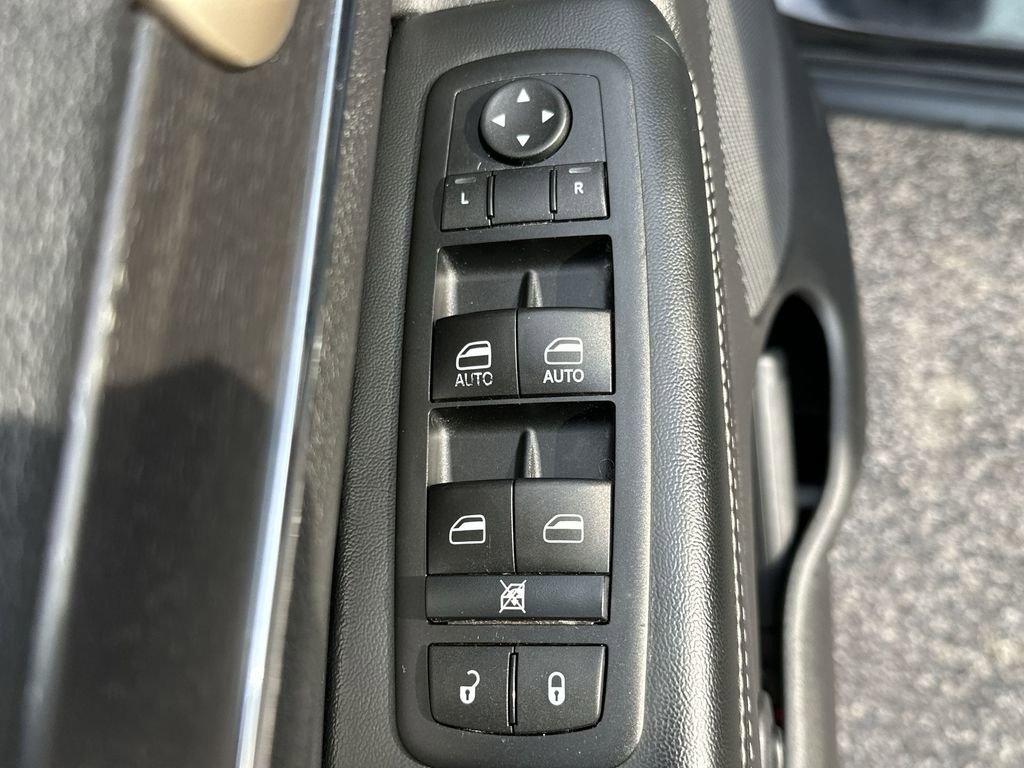 Used 2015 Jeep Grand Cherokee Limited w/ Luxury Group II image 13