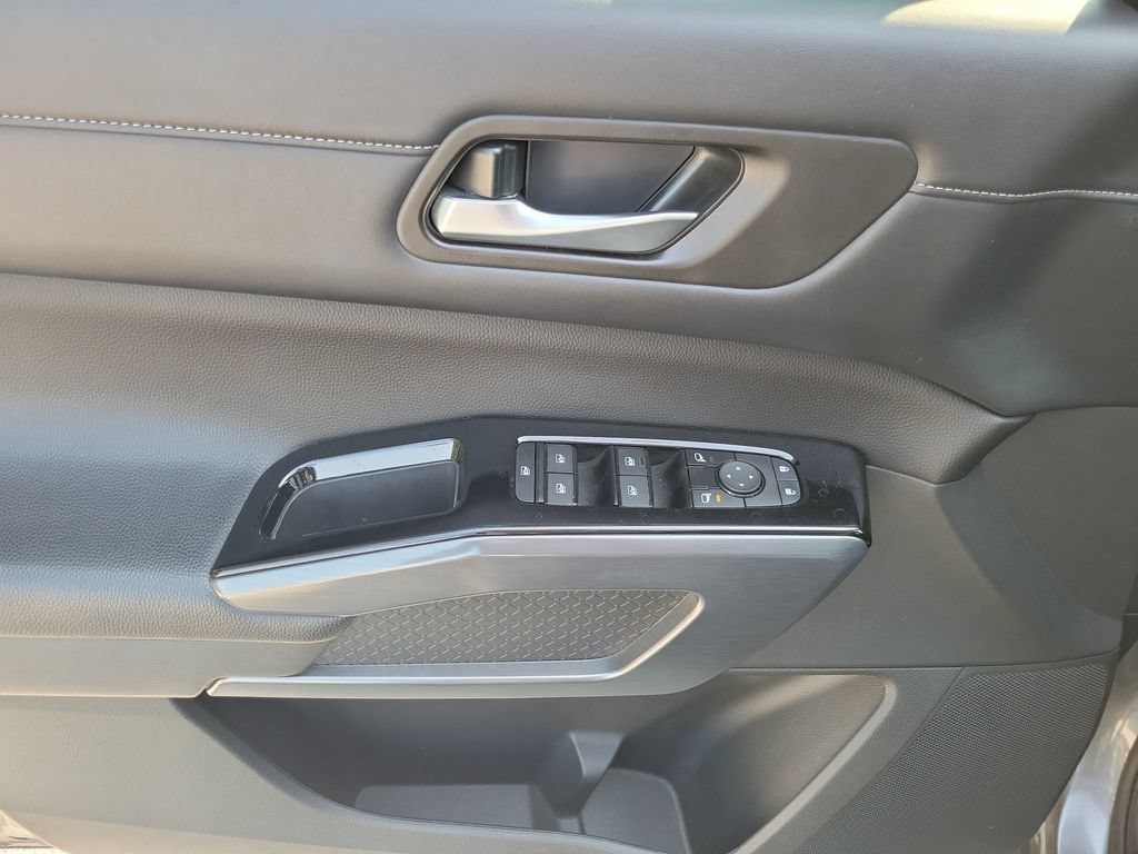 Used 2024 Nissan Pathfinder SL w/ SL Premium Package AWD/4WD image 19