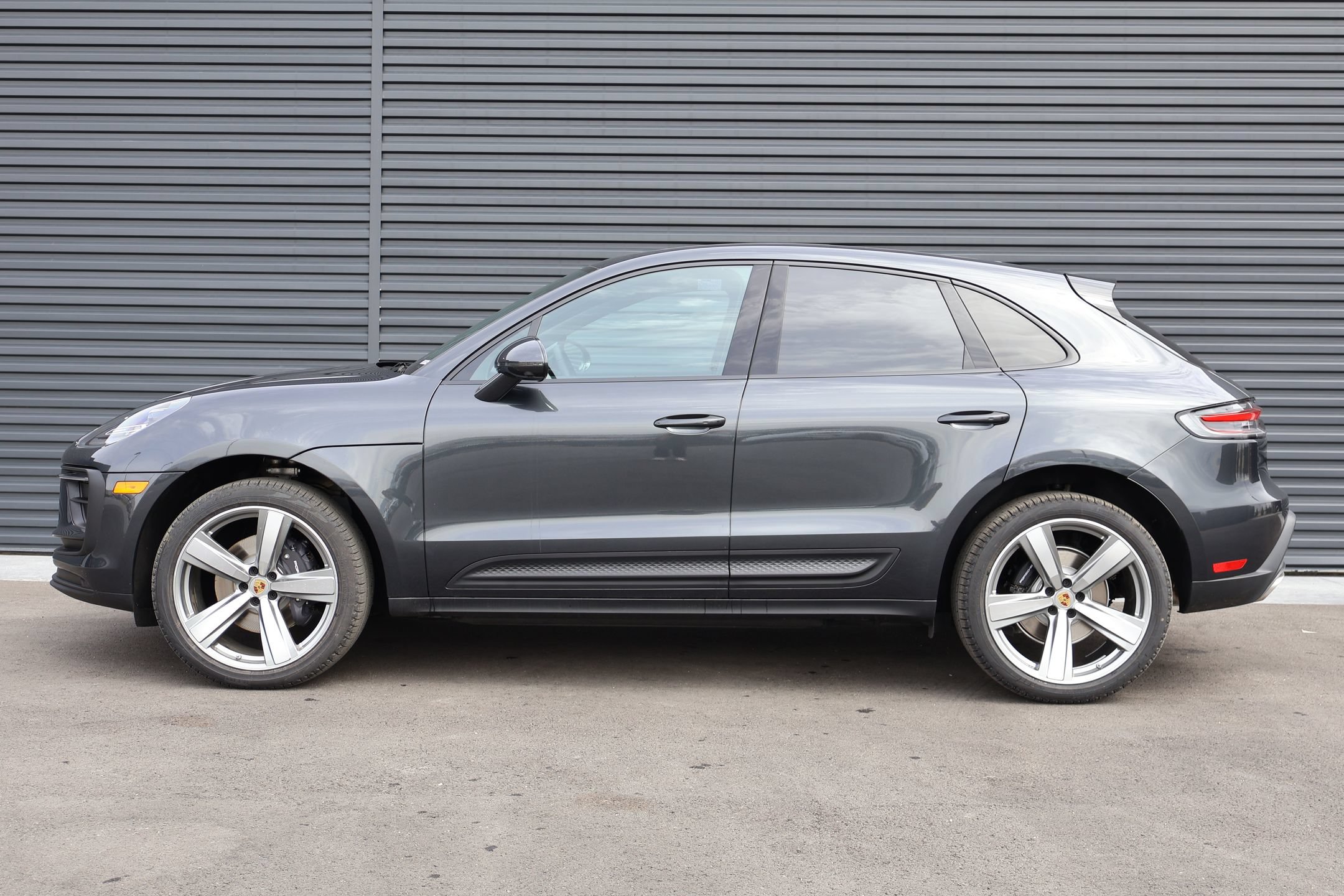 New 2026 Porsche Macan AWD/4WD image 2