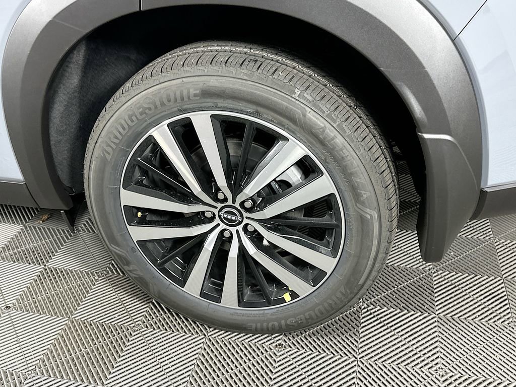 New 2025 Nissan Pathfinder Platinum w/ Black Appearance Package image 40