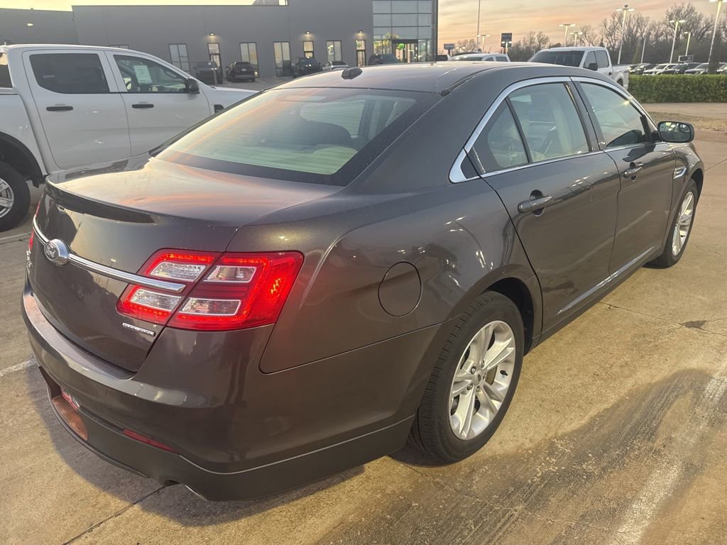 Used 2019 Ford Taurus SE image 5