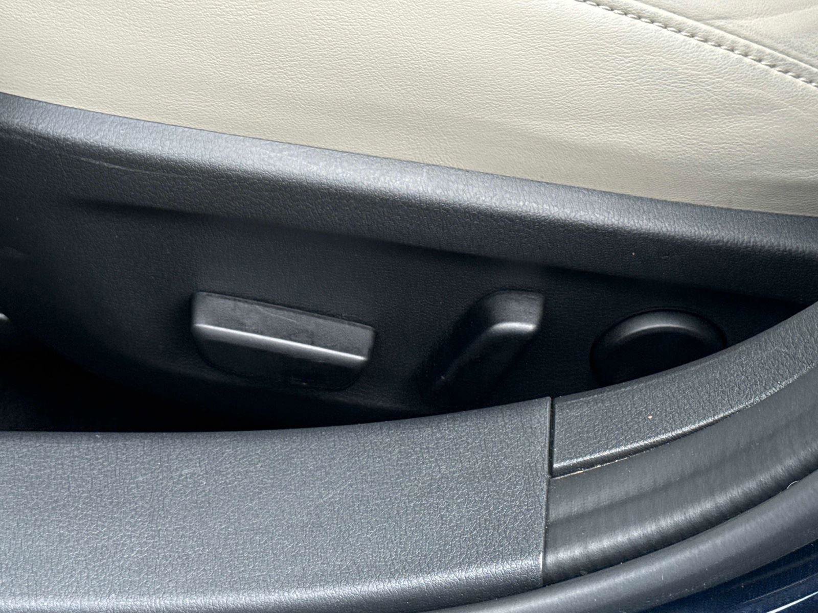 Certified 2023 MAZDA MAZDA3 s image 17