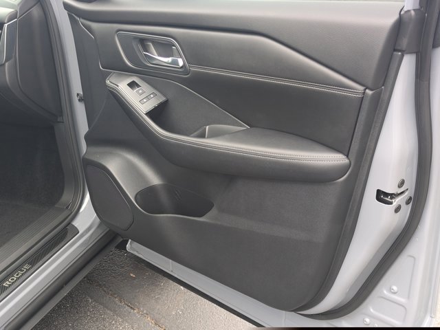 Used 2024 Nissan Rogue SL w/ SL Premium Package image 13