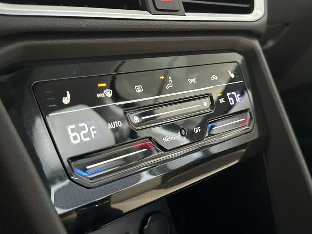 New 2025 Volkswagen Taos SE FWD image 20
