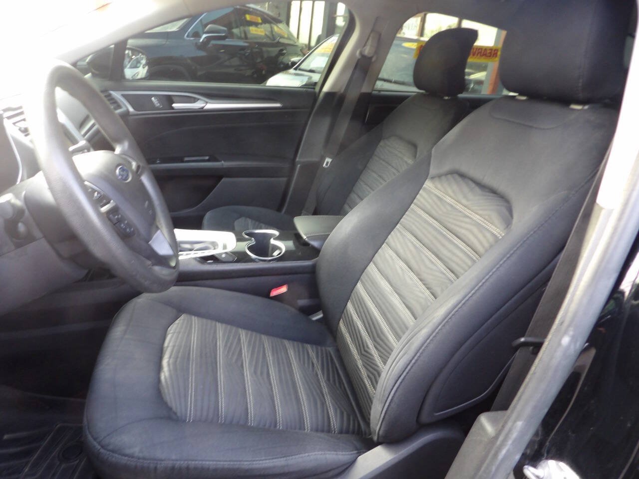 Used 2016 Ford Fusion SE FWD image 8