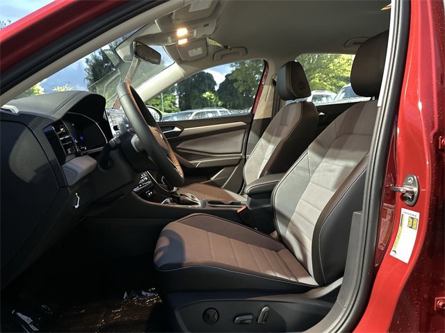 New 2025 Volkswagen Jetta SE image 12