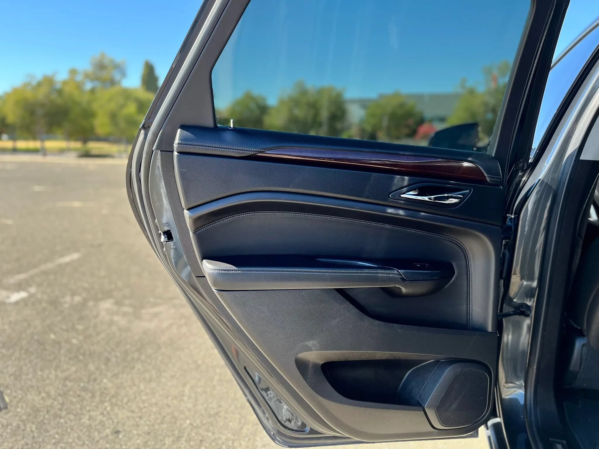Used 2016 Cadillac SRX Luxury w/ Driver Awareness Package FWD image 11