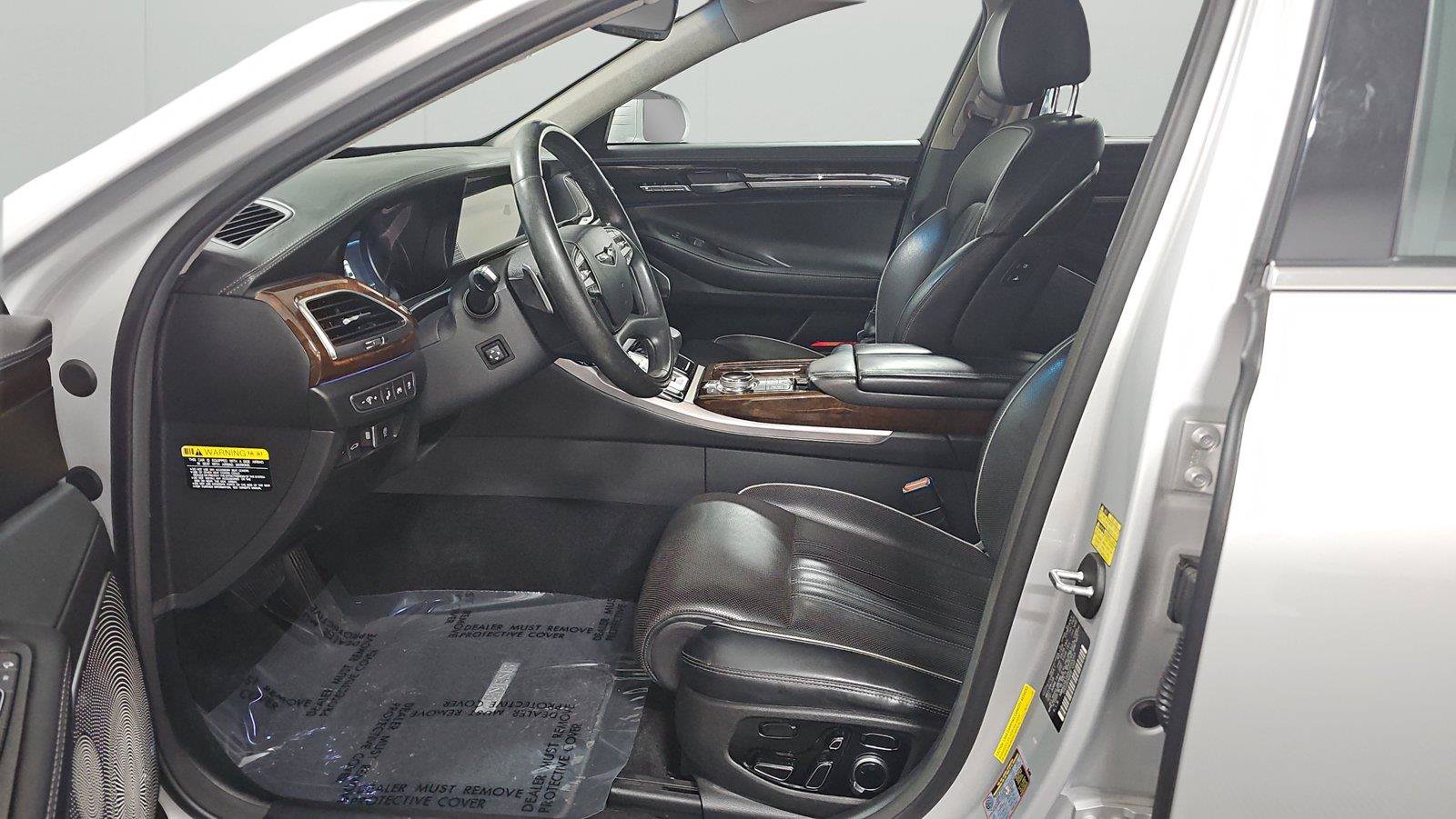 Used 2019 Genesis G90 3.3T Premium RWD image 10