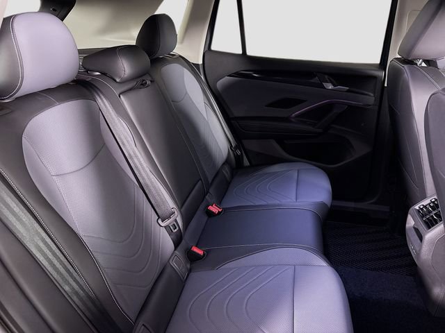 New 2025 Volkswagen Tiguan SE image 29