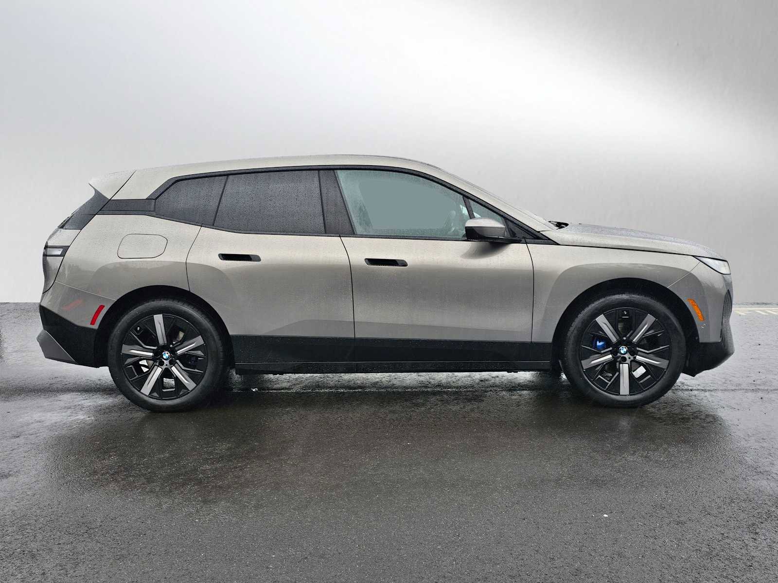 Used 2025 BMW iX xDrive50 w/ Sport Package image 2