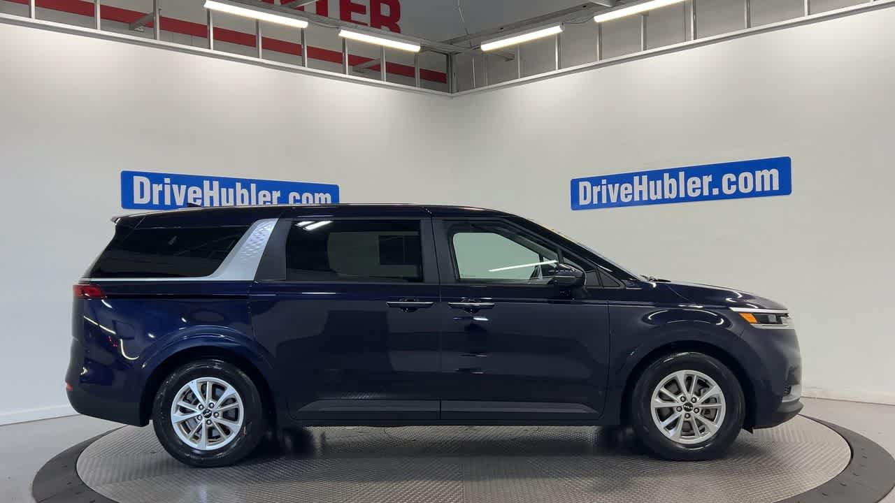 Used 2024 Kia Carnival LX FWD image 3