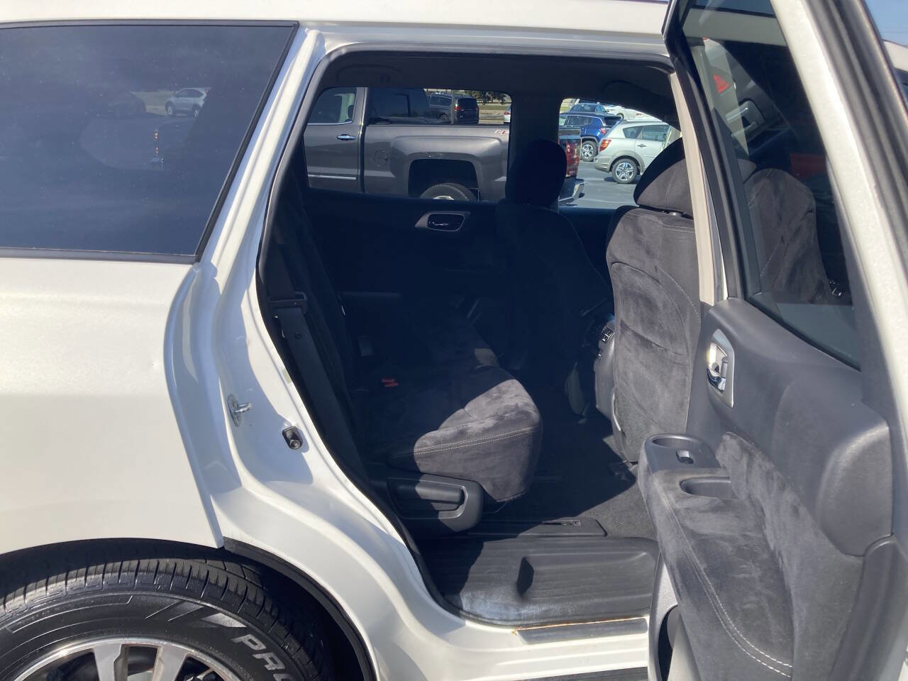 Used 2014 Nissan Pathfinder S image 23