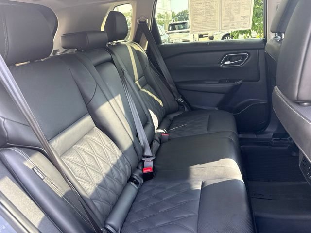Used 2024 Nissan Rogue Platinum w/ Platinum Premium Package AWD/4WD image 13