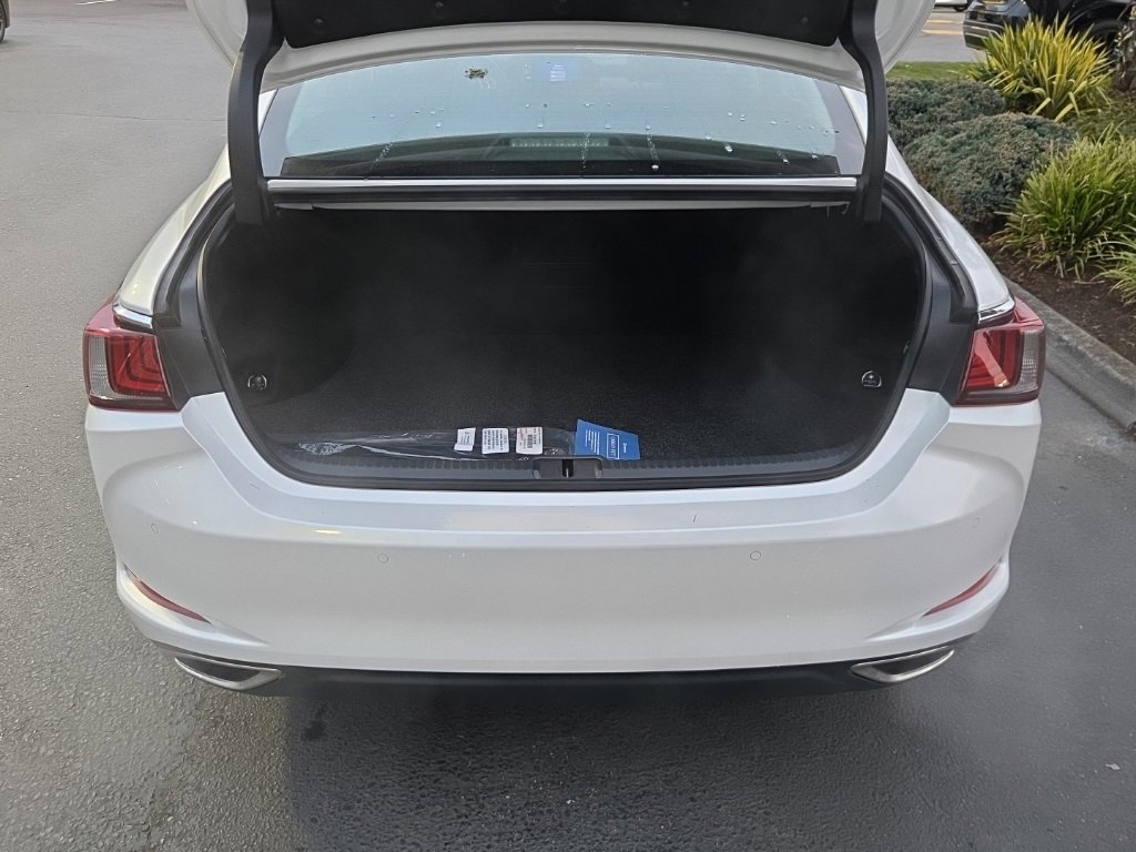 Certified 2024 Lexus ES 350 w/ Premium Package image 16