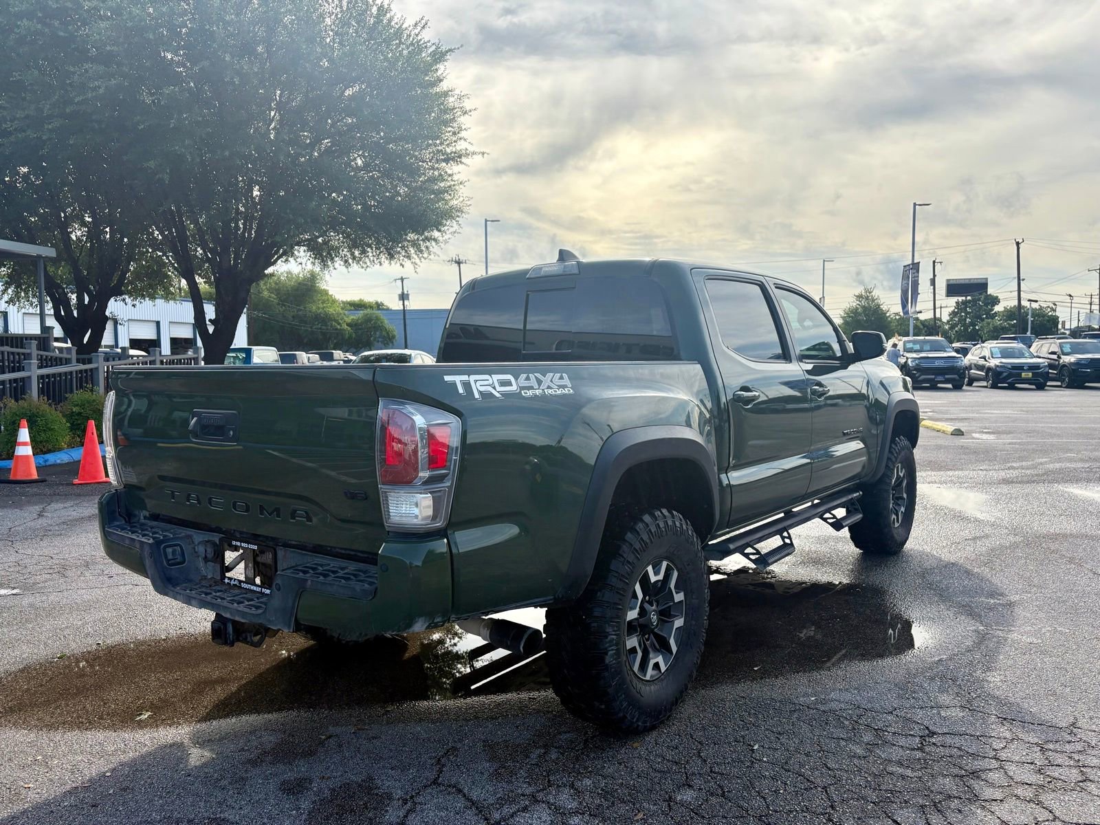 Used 2021 Toyota Tacoma TRD Off-Road w/ Technology Package AWD/4WD image 3