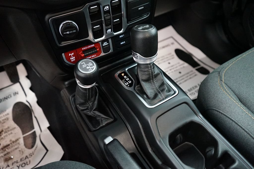 Used 2024 Jeep Wrangler Unlimited AWD/4WD image 39
