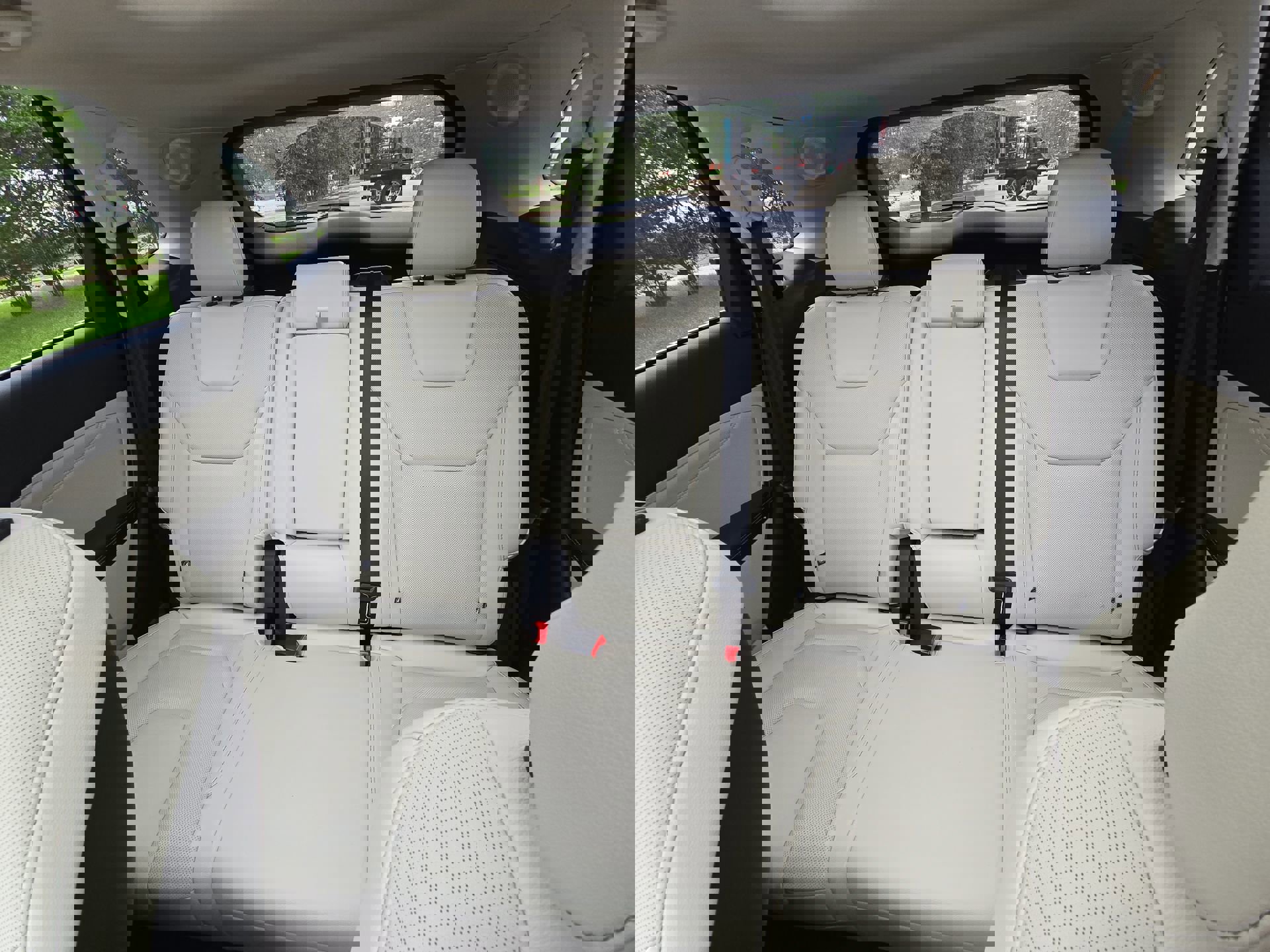 Used 2018 Ford Edge Titanium w/ Equipment Group 301A FWD image 21