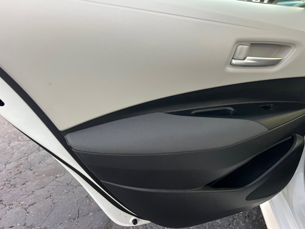 Used 2021 Toyota Corolla LE image 12