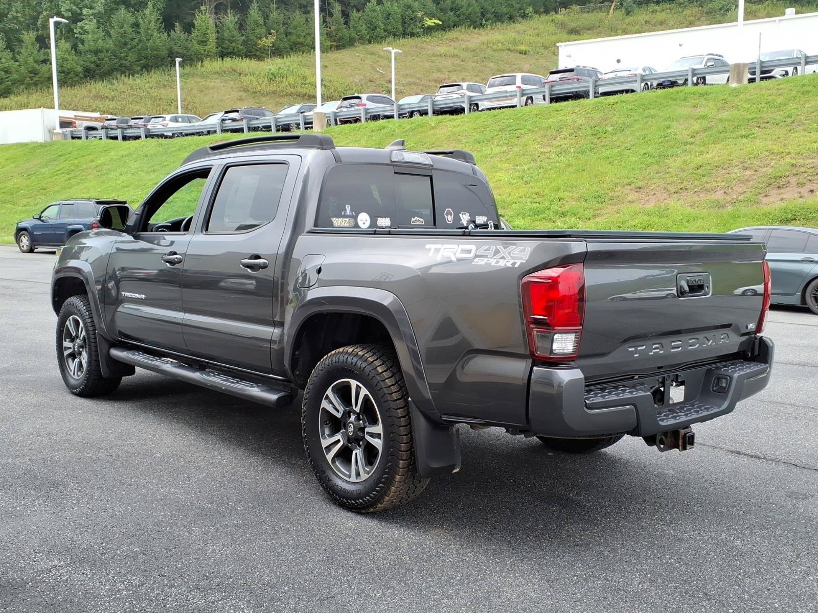 Used 2019 Toyota Tacoma TRD Sport AWD/4WD image 6