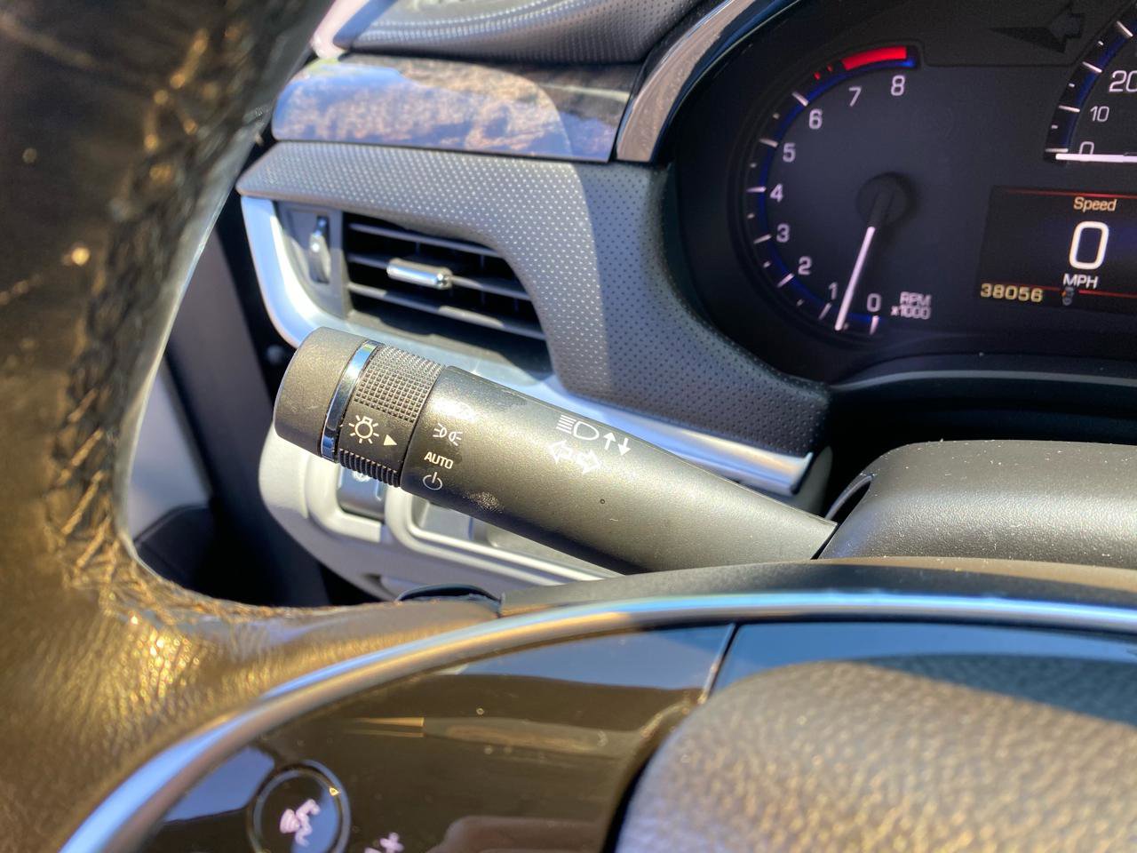 Used 2013 Cadillac XTS Luxury FWD image 33