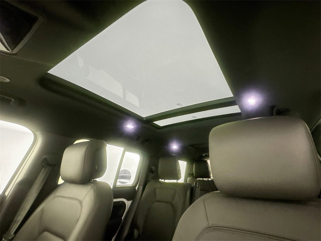 New 2026 Land Rover Defender 130 X-Dynamic SE image 20