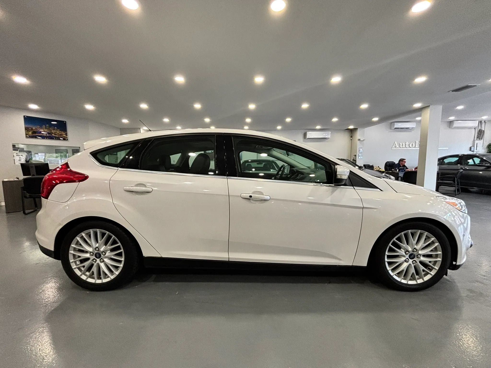 Used 2014 Ford Focus Titanium FWD image 8