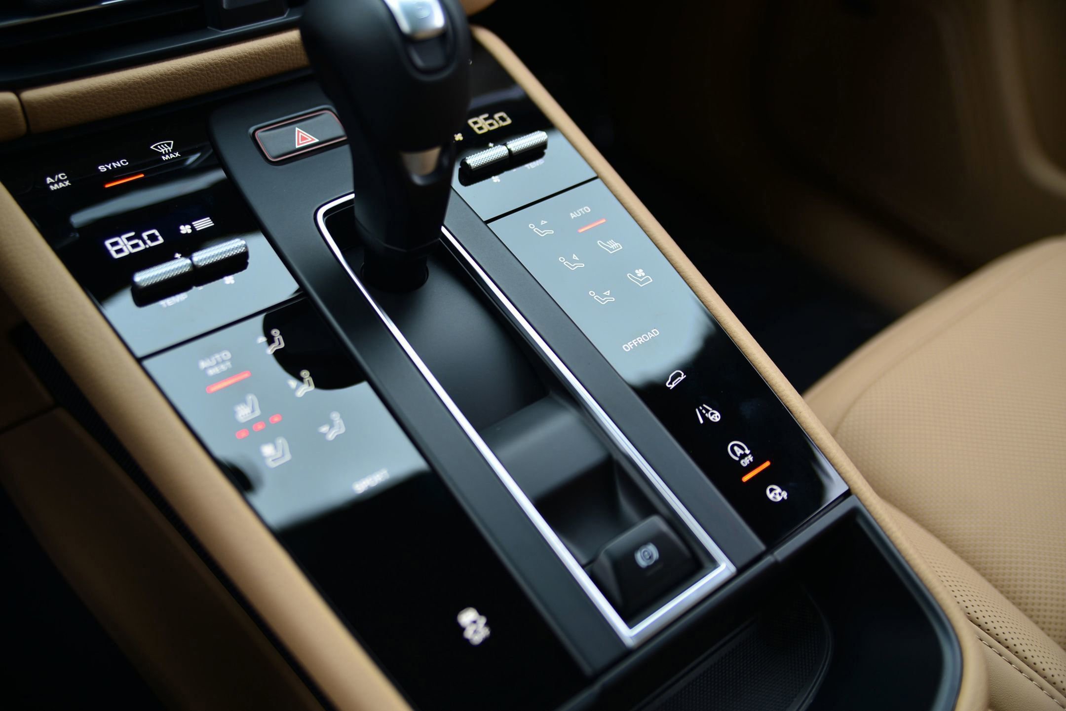 Used 2025 Porsche Macan image 17