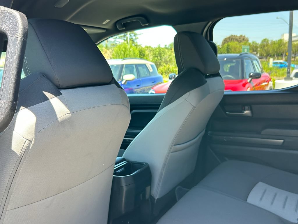 Used 2025 Toyota Tacoma TRD Sport AWD/4WD image 30