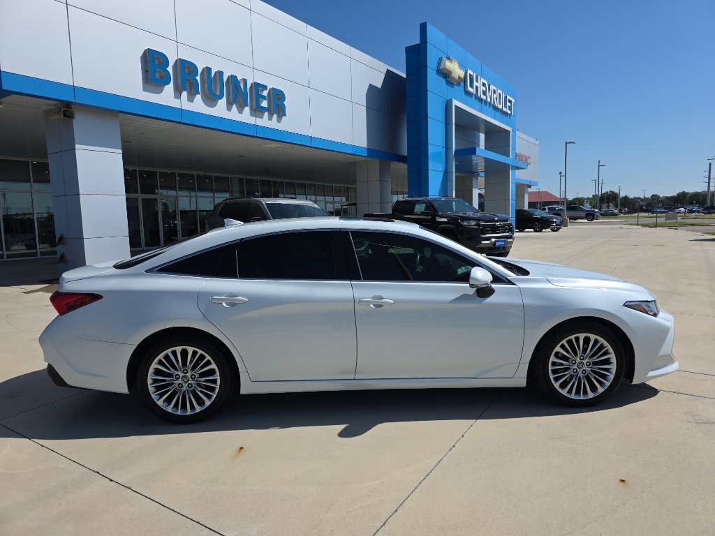 Used 2019 Toyota Avalon Limited FWD image 19