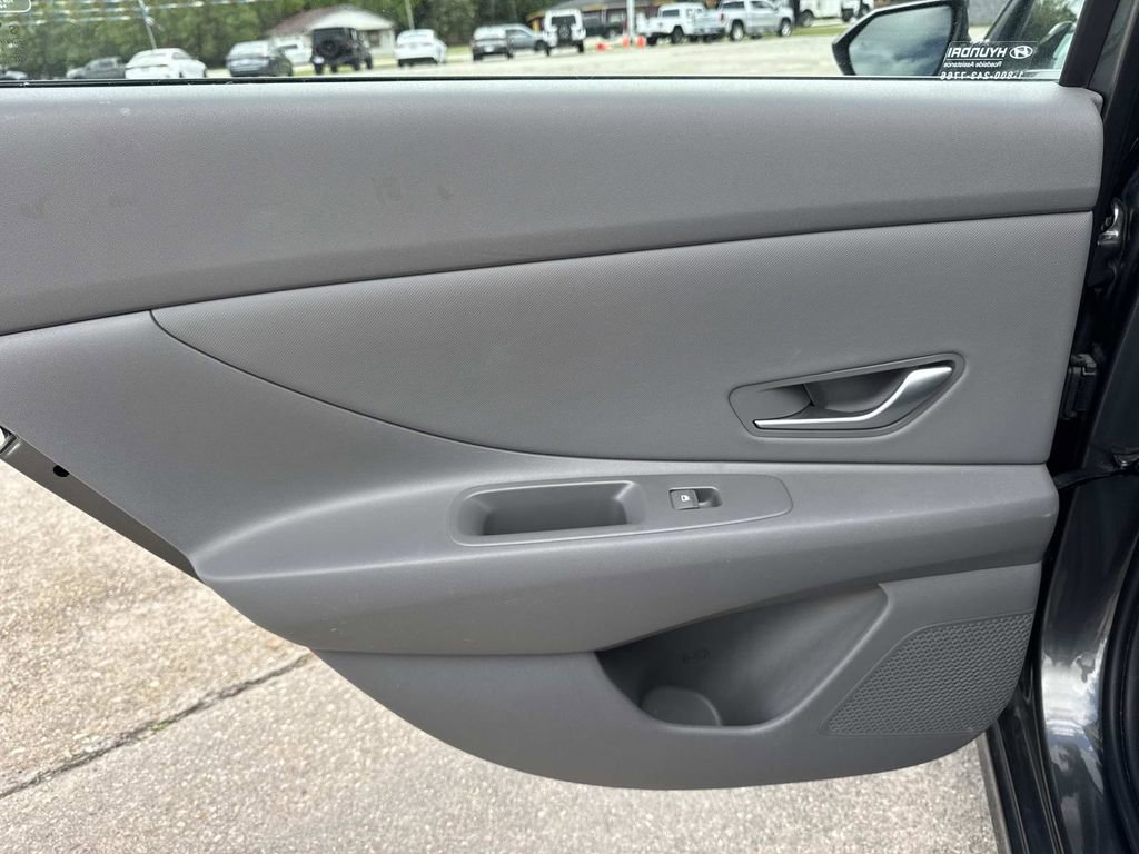 Used 2025 Hyundai Elantra SEL image 29