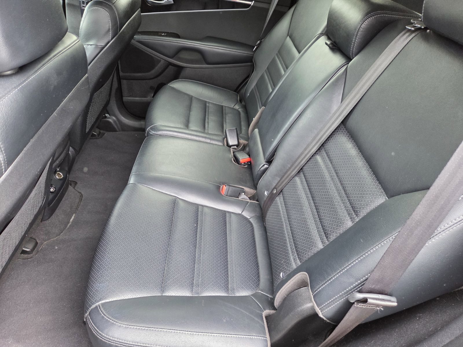 Used 2017 Kia Sorento EX image 10