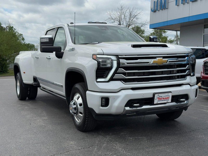 Used 2024 Chevrolet Silverado 3500 High Country w/ High Country Premium Package image 2