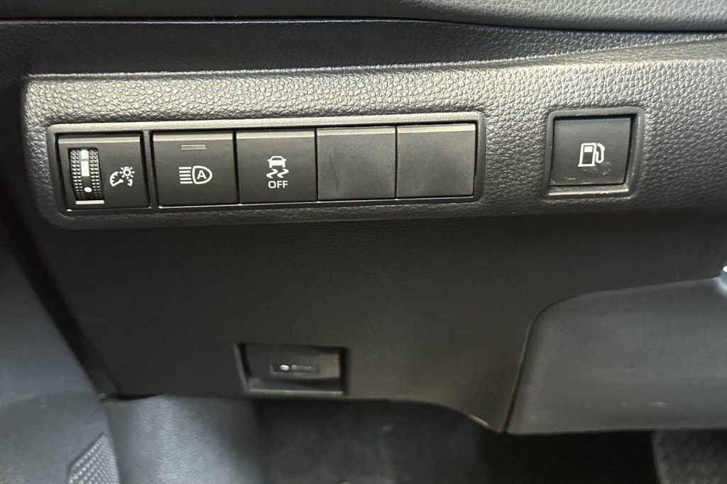Used 2023 Toyota Corolla SE w/ SE Package image 31