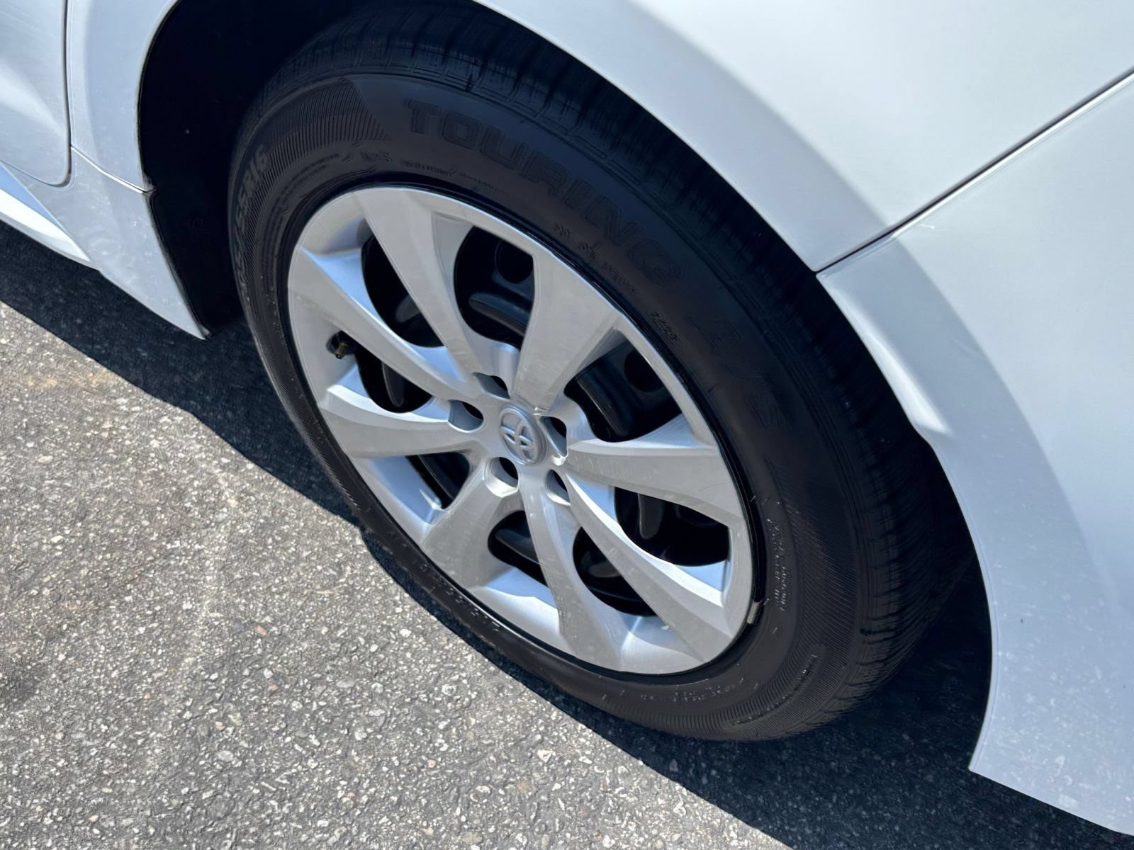 Used 2025 Toyota Corolla LE FWD image 30