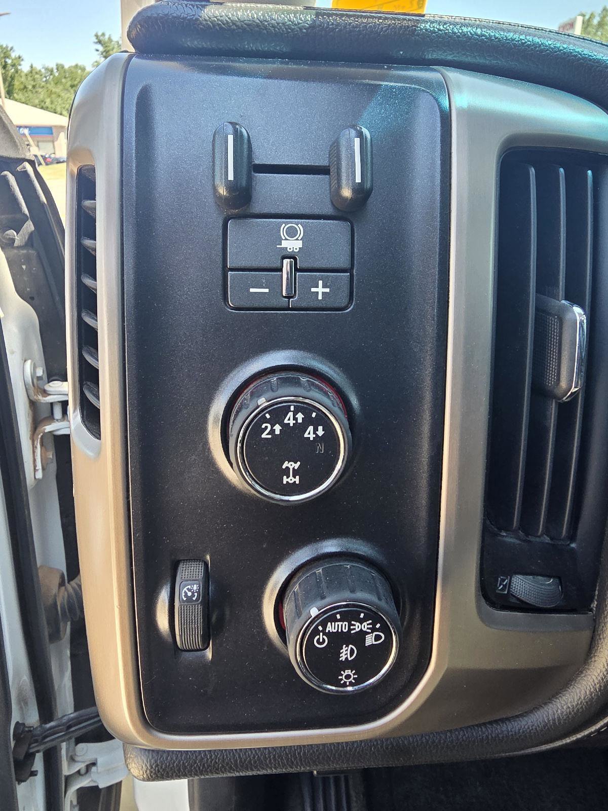 Used 2016 GMC Sierra 2500 Denali w/ Duramax Plus Package AWD/4WD image 11